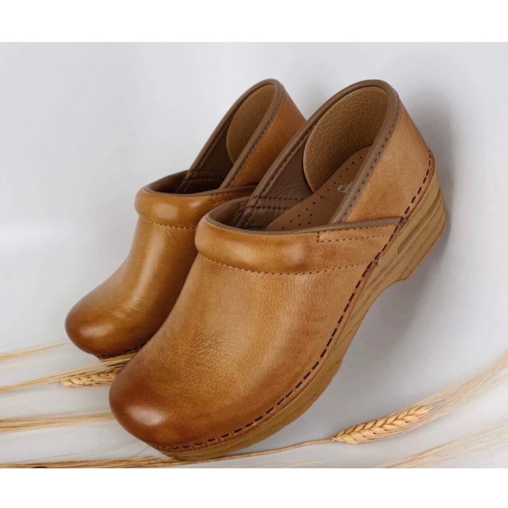 Dansko Women's Professional Clogs EU 39( US 9 ) Honey Distressed